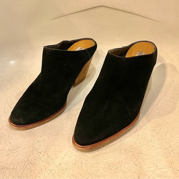 Steve Madden Shoes - ‼️LAST CHANCE // NAME YOUR PRICE // DONATING 3-15‼️Steve Madden Miilo Suede Mule